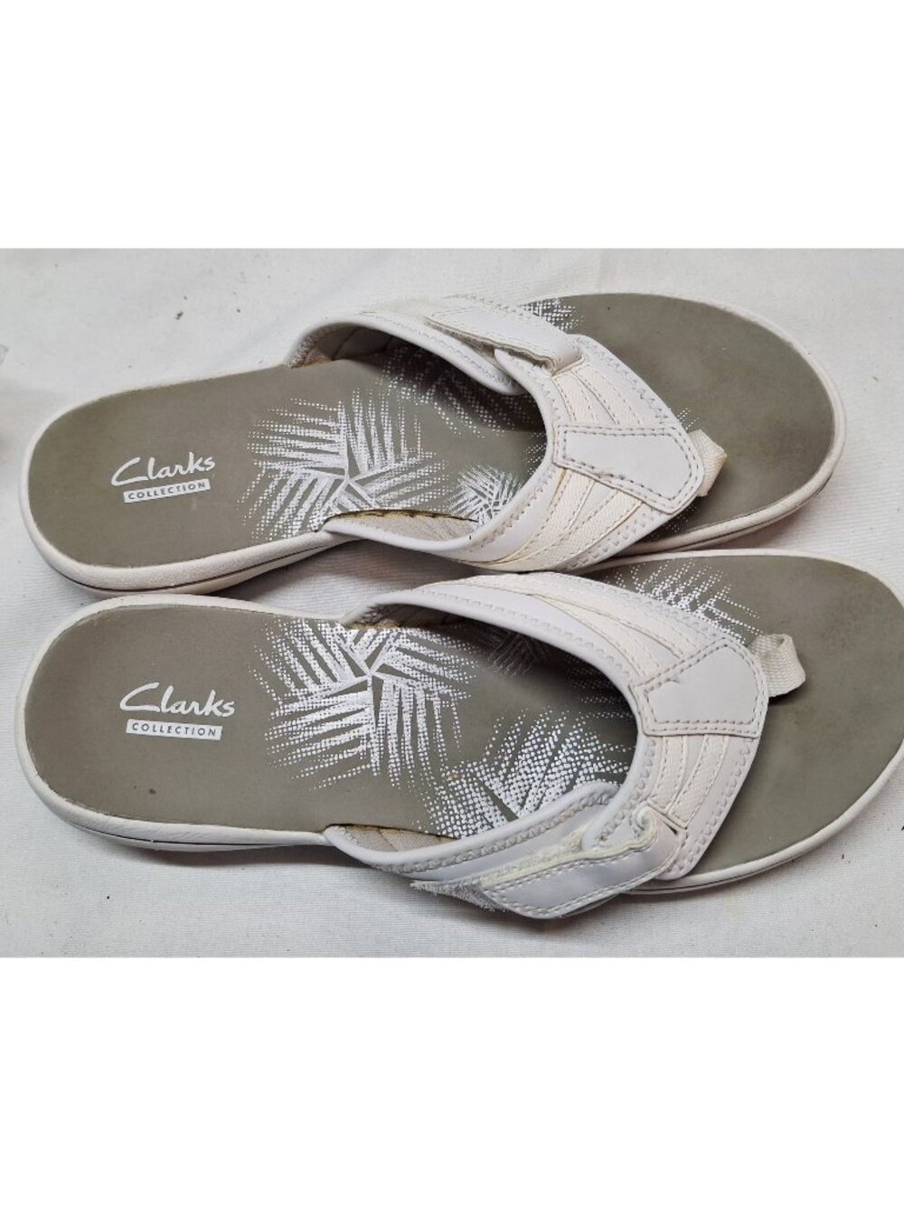 Clarks Womens White Flip Flop Sandals Size 8 US Comfortable Casual Style